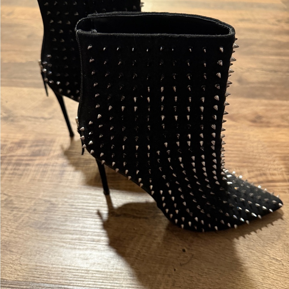 Steve Madden Black Studded Heeled Boots